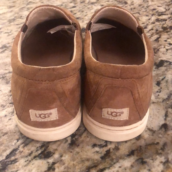 UGG SLIP ON SHOES SZ 8.5 - Picture 4 of 10